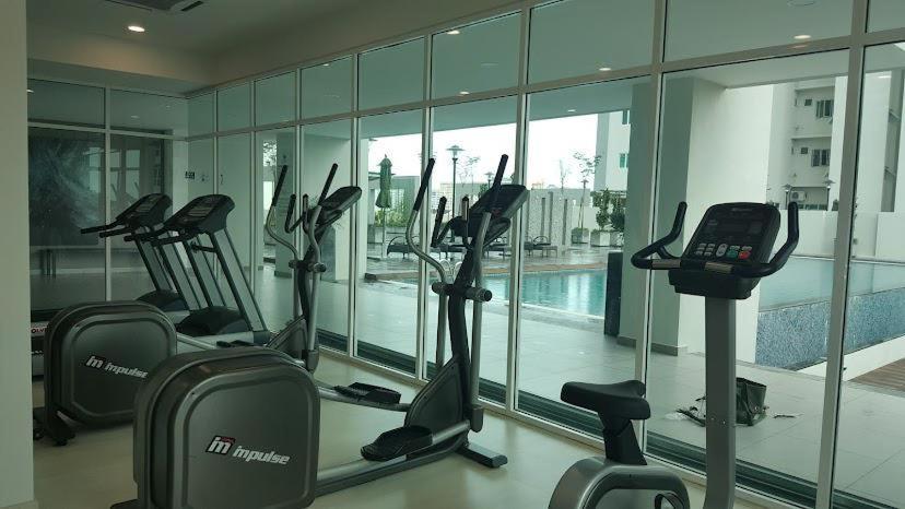 Straits Garden Suites By Yen'S Sojourn George Town Bagian luar foto